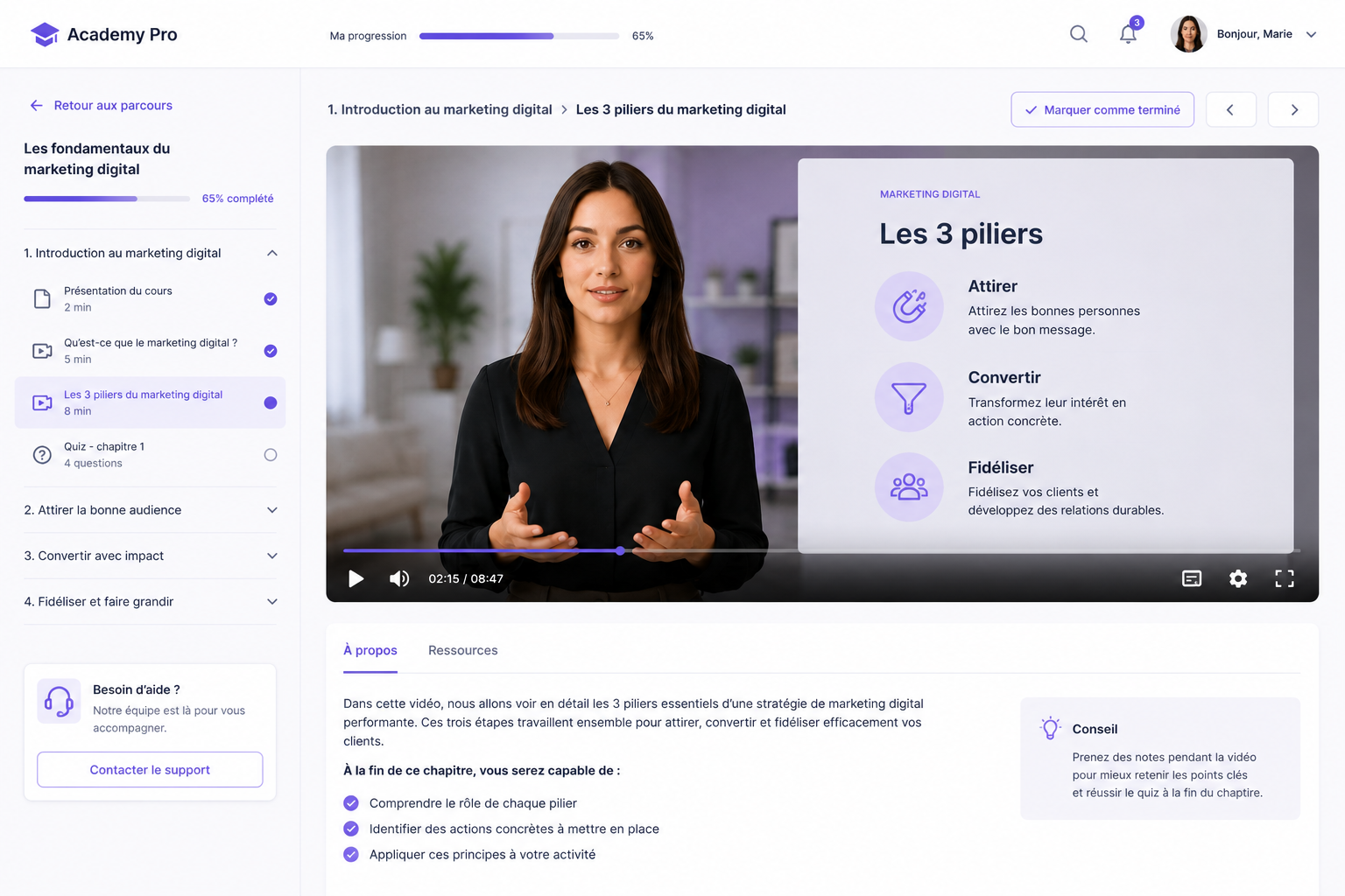 Interface LMS côté apprenant avec vidéo de cours, progression du parcours et contenu complémentaire
